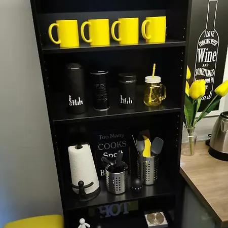 Old Town Studio - Yellow Apartment *