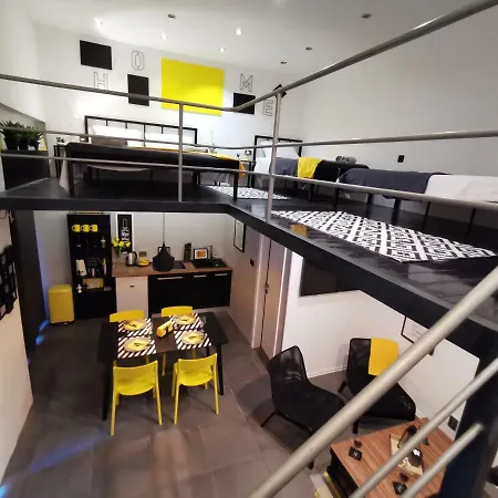 Old Town Studio - Yellow Apartment