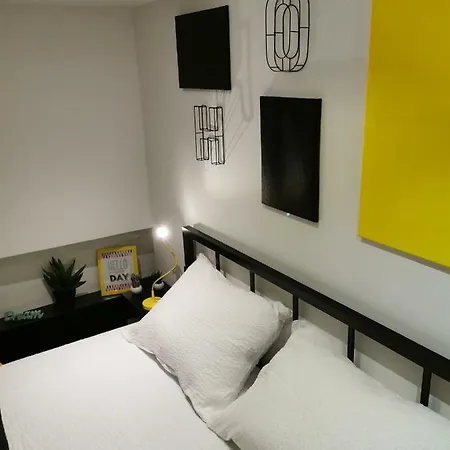 Apartment Old Town Studio - Yellow *