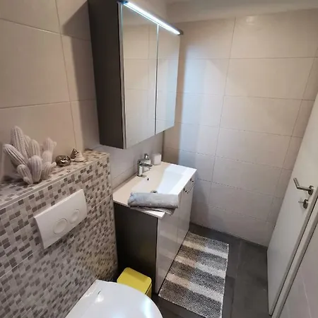 Old Town Studio - Yellow Apartment *